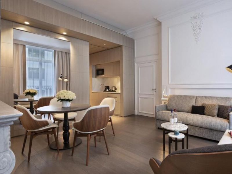 rovere-tinto-grigio-elegante-hotel-a-parigi